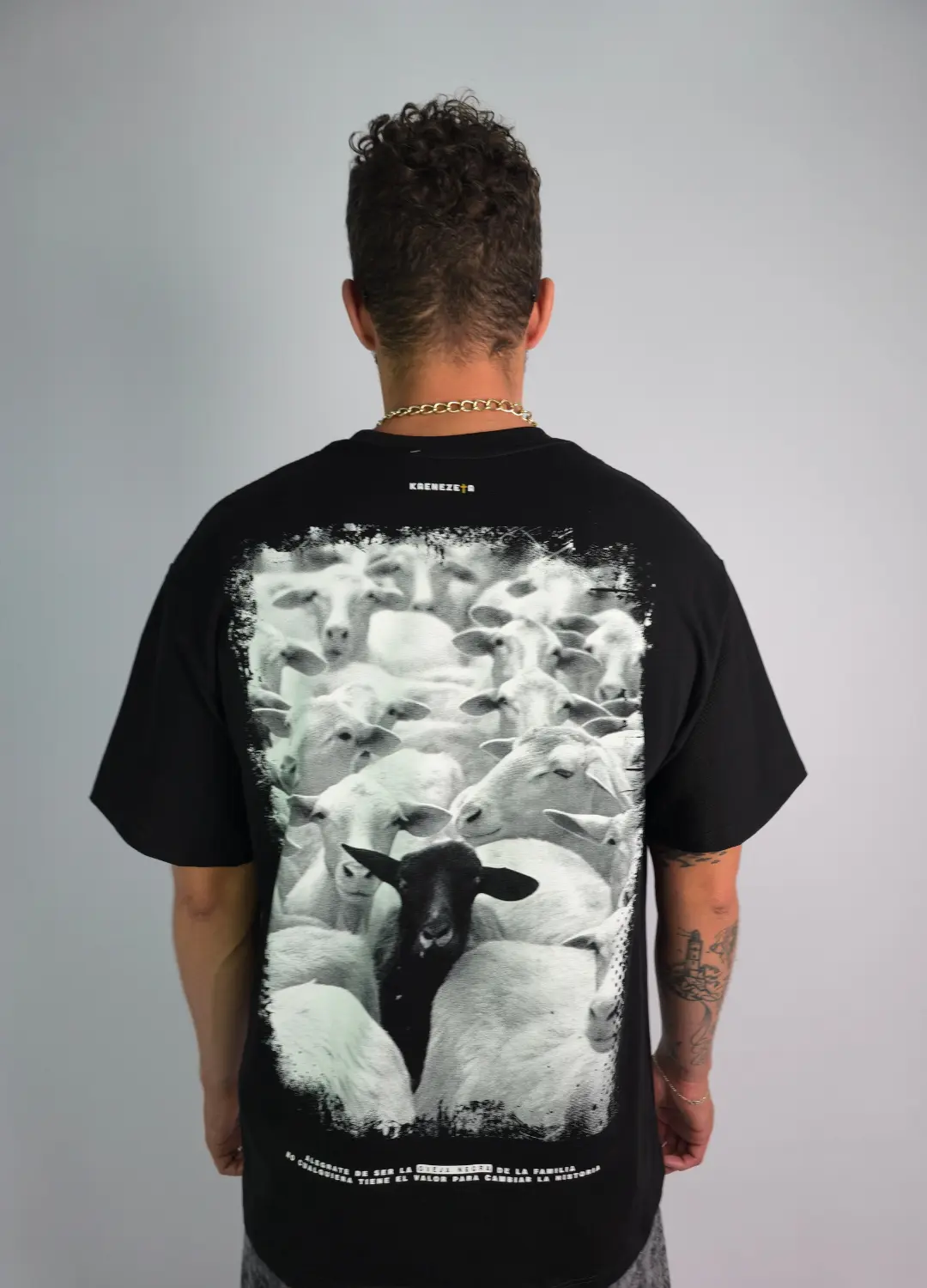 CAMISETA NEGRA OVERSIZE OVEJA NEGRA